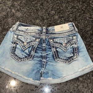 Miss me signature short size 27